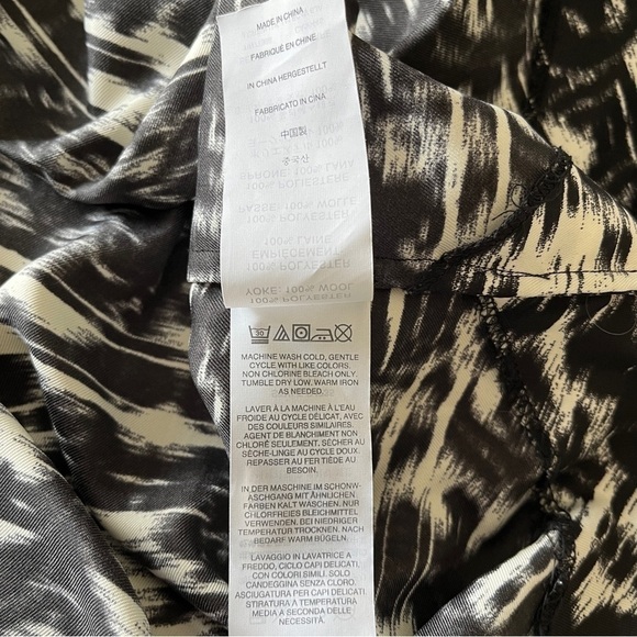 J. CREW Blouse Black & Cream Abstract Ikat Inspired Pattern Zip Back 3/4 Sleeves - Picture 14 of 17